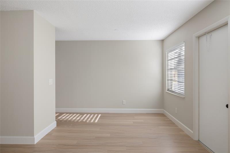 Image 7 of 39 For 18 Vista Gardens Trl  105