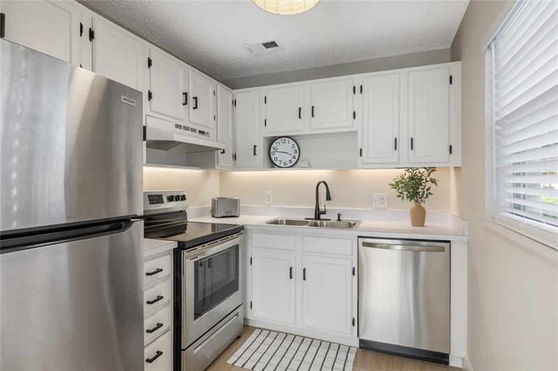 Image 9 of 39 For 18 Vista Gardens Trl  105