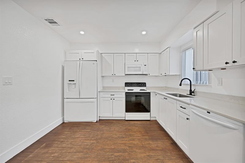 Image 11 of 18 For 238 7th St  