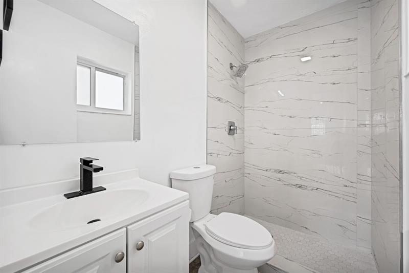 Image 13 of 18 For 238 7th St  