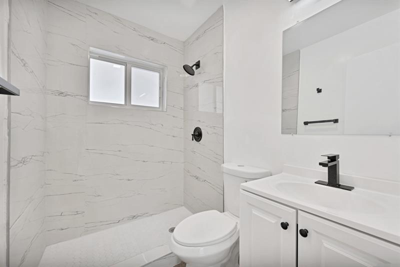 Image 15 of 18 For 238 7th St  