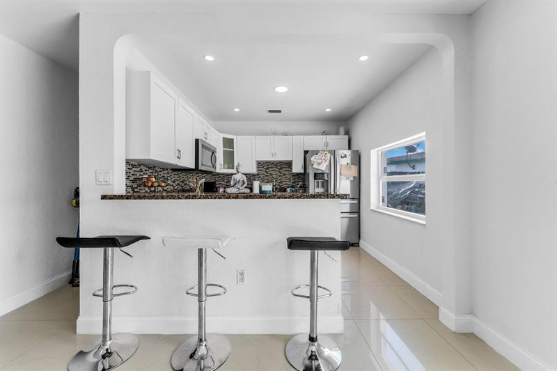 Image 10 of 49 For 14800 Buchanan St