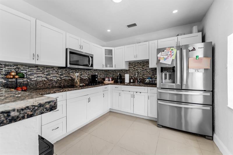 Image 11 of 49 For 14800 Buchanan St