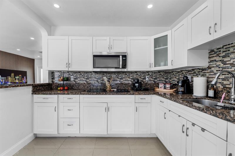 Image 17 of 49 For 14800 Buchanan St