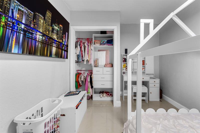 Image 19 of 49 For 14800 Buchanan St