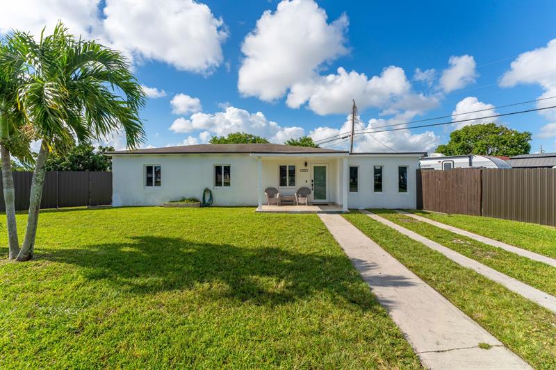 Image 2 of 49 For 14800 Buchanan St