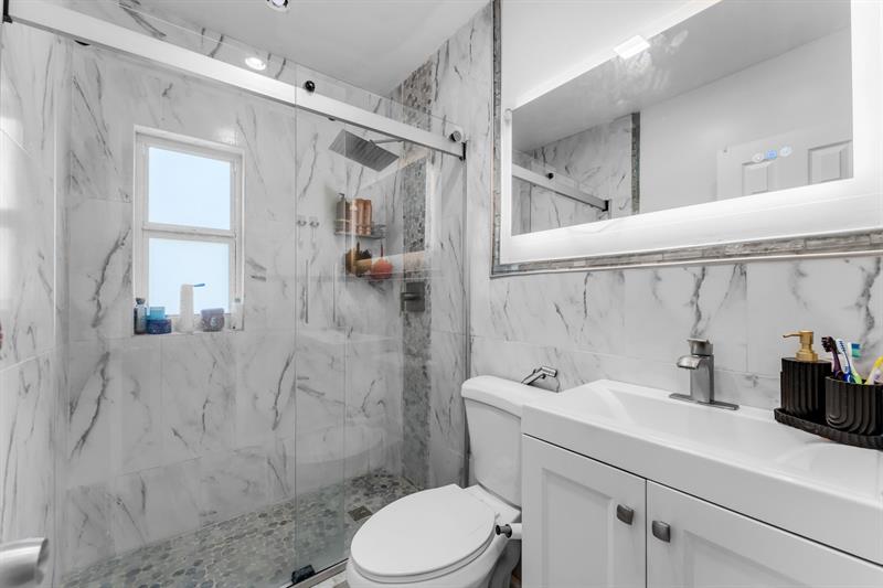 Image 20 of 49 For 14800 Buchanan St