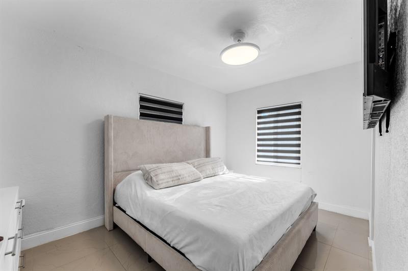 Image 24 of 49 For 14800 Buchanan St