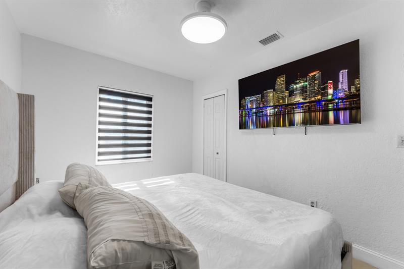 Image 25 of 49 For 14800 Buchanan St