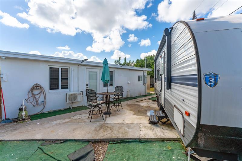 Image 28 of 49 For 14800 Buchanan St