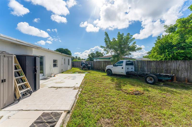 Image 29 of 49 For 14800 Buchanan St