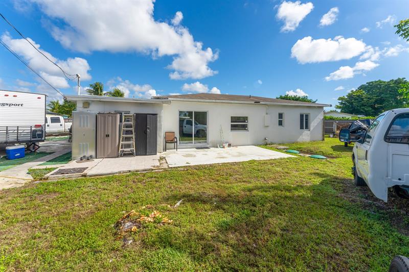 Image 30 of 49 For 14800 Buchanan St