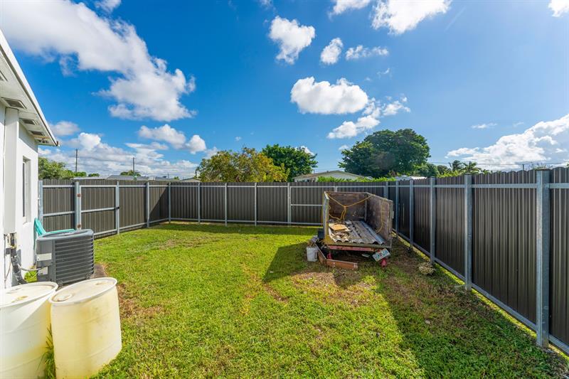 Image 31 of 49 For 14800 Buchanan St