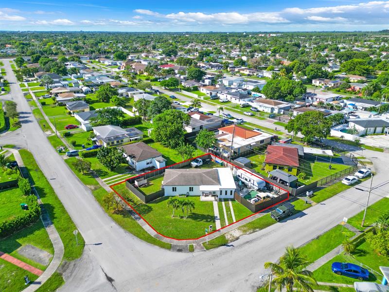 Image 33 of 49 For 14800 Buchanan St