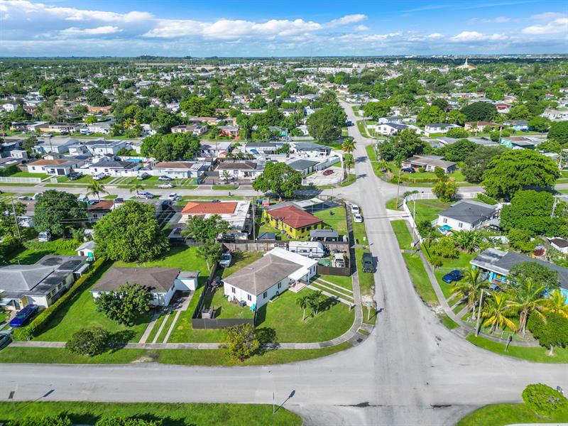 Image 36 of 49 For 14800 Buchanan St