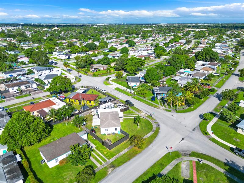 Image 38 of 49 For 14800 Buchanan St