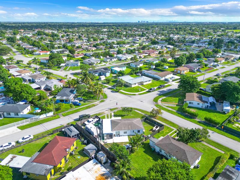 Image 42 of 49 For 14800 Buchanan St