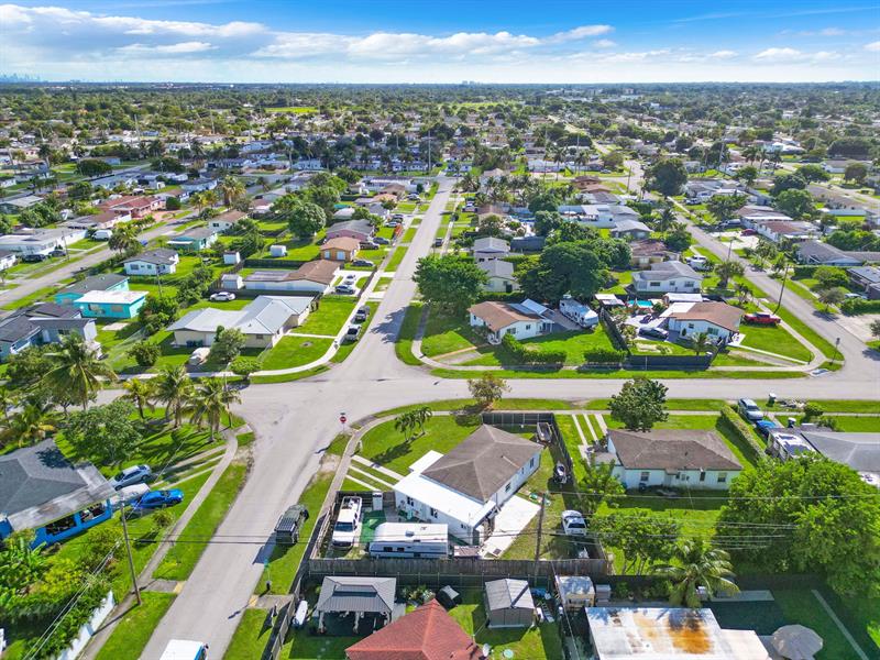 Image 44 of 49 For 14800 Buchanan St