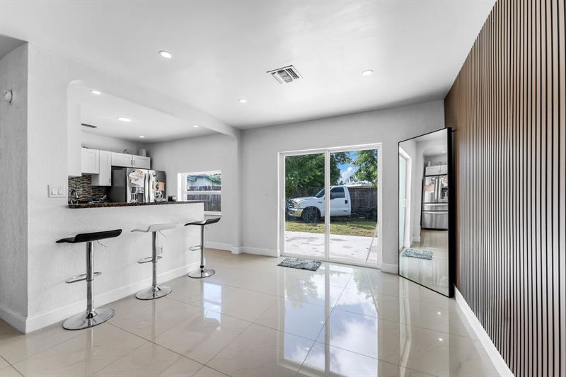 Image 8 of 49 For 14800 Buchanan St