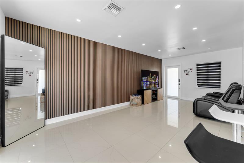 Image 9 of 49 For 14800 Buchanan St