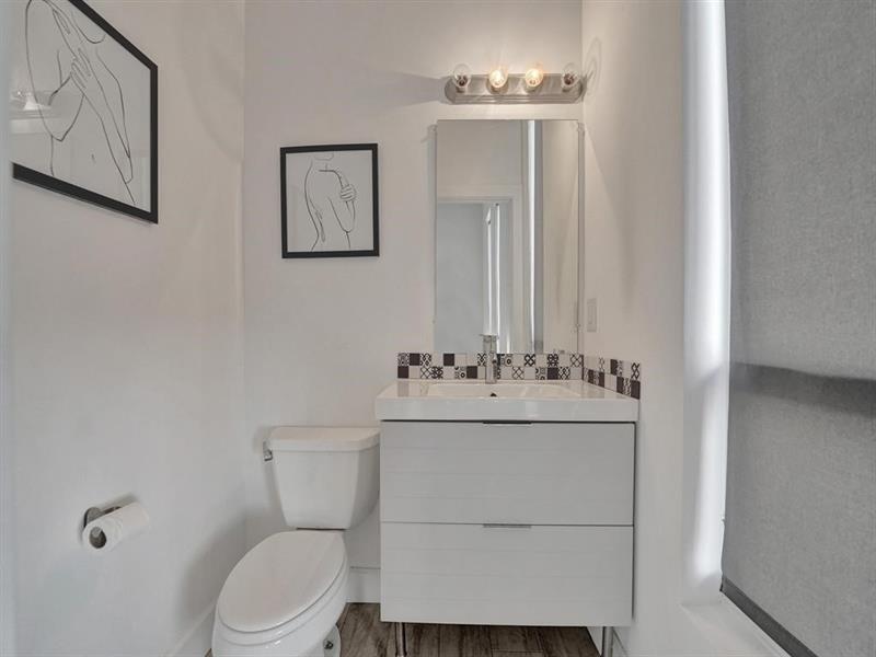 Image 12 of 37 For 703 16th Ct  