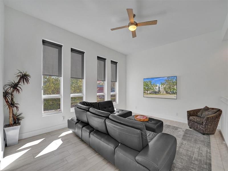 Image 13 of 37 For 703 16th Ct  