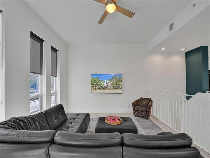 Image 14 of 37 For 703 16th Ct  