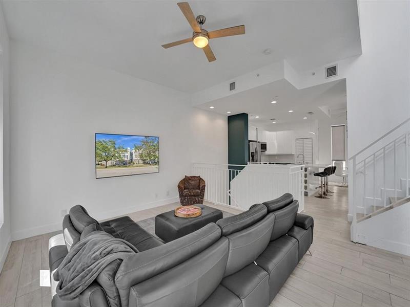 Image 15 of 37 For 703 16th Ct  