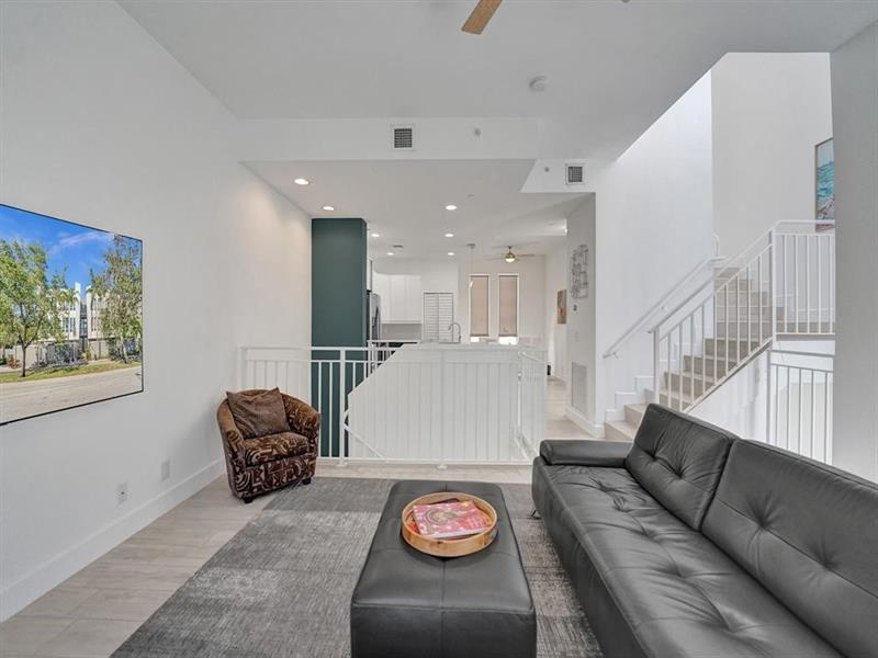 Image 16 of 37 For 703 16th Ct  