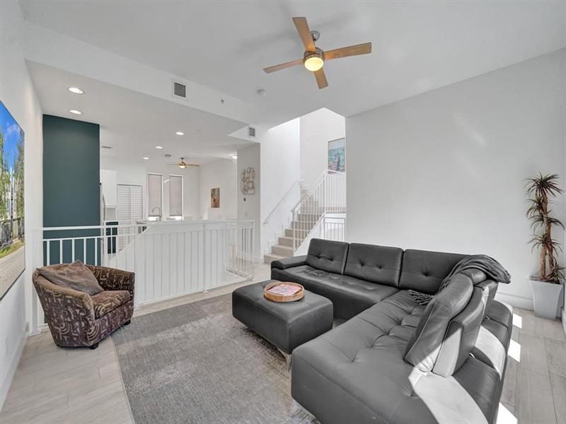 Image 17 of 37 For 703 16th Ct  