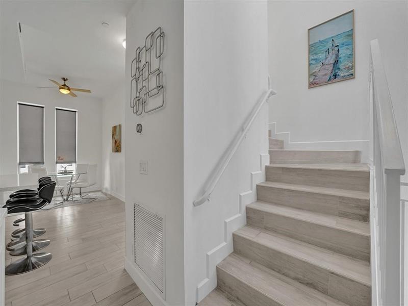 Image 19 of 37 For 703 16th Ct  