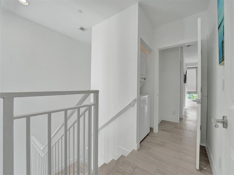 Image 21 of 37 For 703 16th Ct  