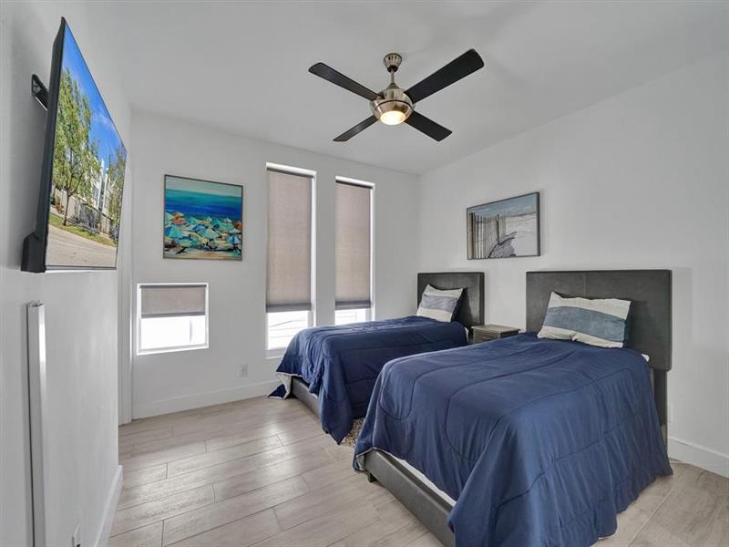 Image 22 of 37 For 703 16th Ct  