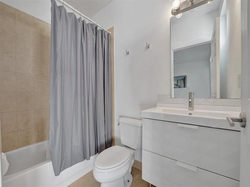 Image 25 of 37 For 703 16th Ct  