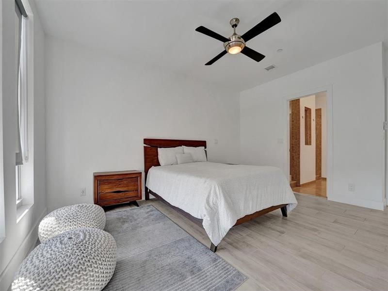 Image 28 of 37 For 703 16th Ct  