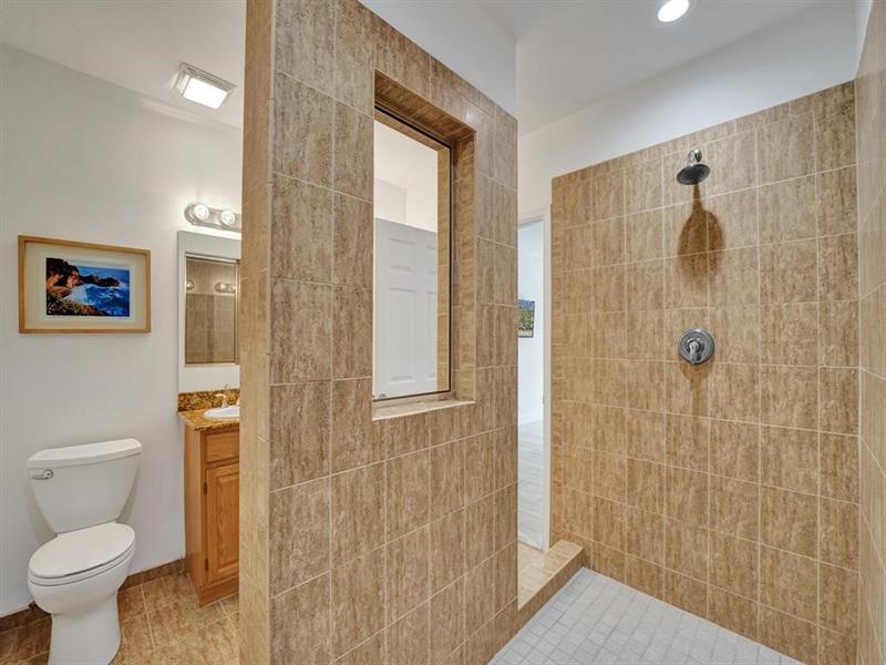 Image 33 of 37 For 703 16th Ct  