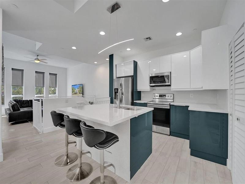 Image 5 of 37 For 703 16th Ct  