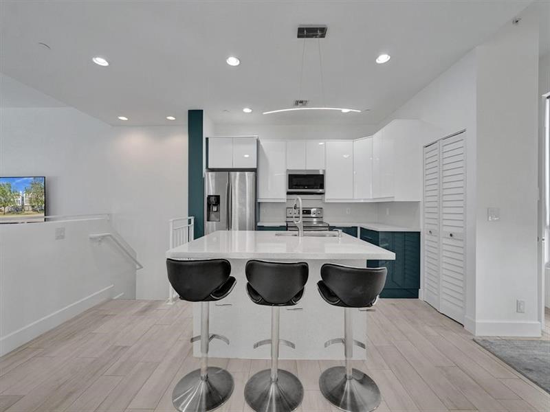 Image 6 of 37 For 703 16th Ct  
