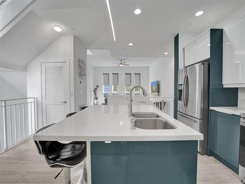 Image 7 of 37 For 703 16th Ct  