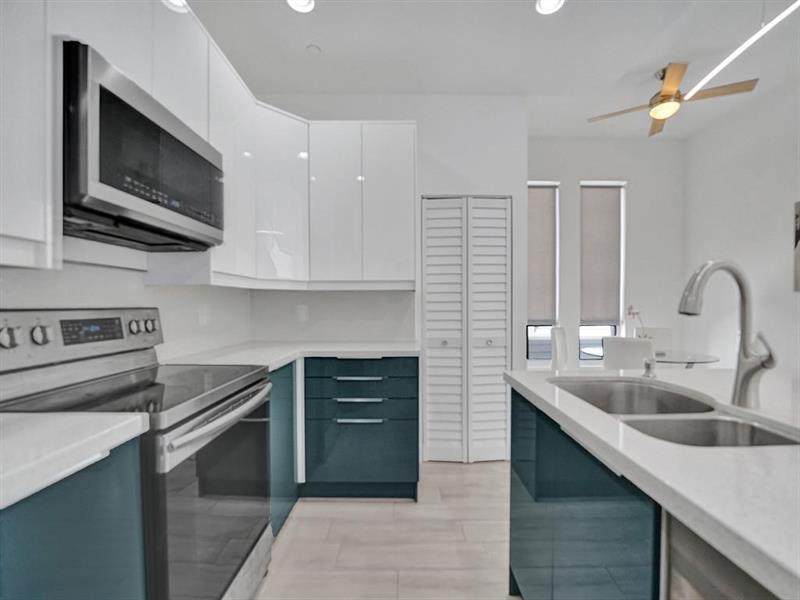 Image 9 of 37 For 703 16th Ct  