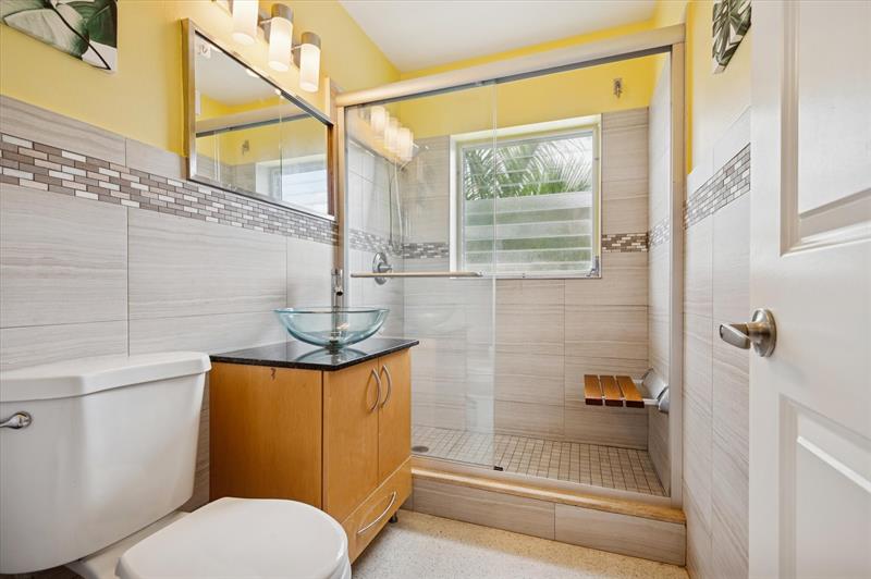 Image 13 of 23 For 561 Bayshore Dr  1