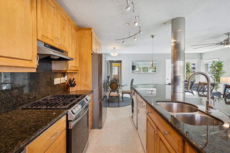 Image 8 of 23 For 561 Bayshore Dr  1