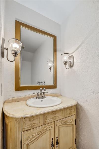 Image 16 of 41 For 2050 Discovery Cir  0