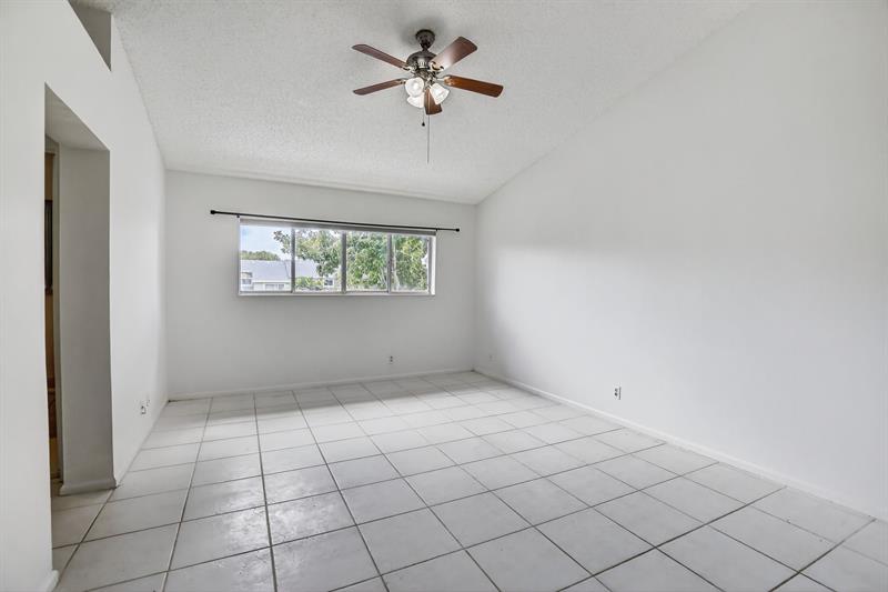 Image 19 of 41 For 2050 Discovery Cir  0