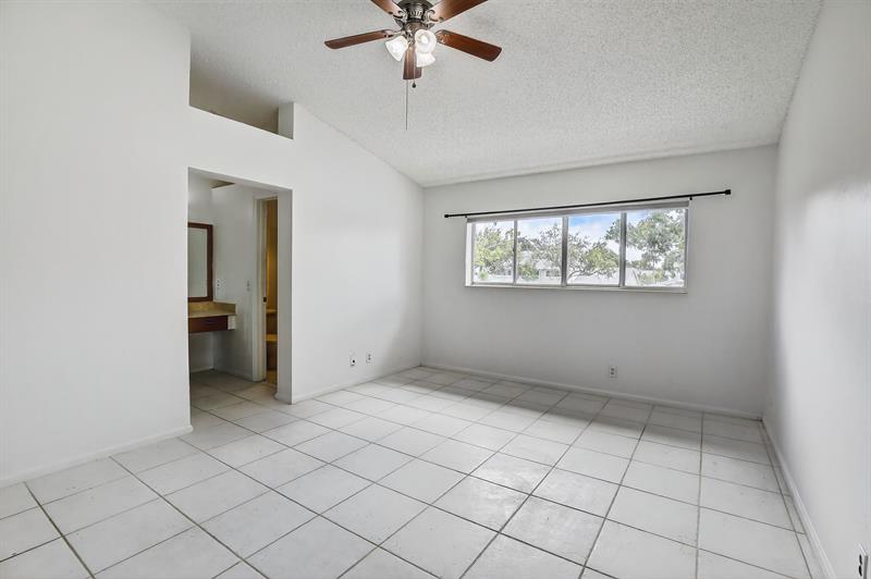 Image 20 of 41 For 2050 Discovery Cir  0