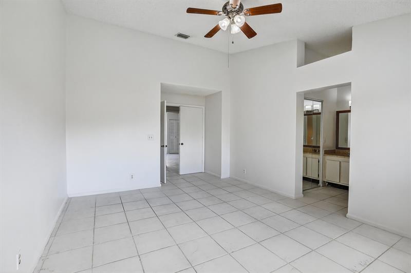 Image 21 of 41 For 2050 Discovery Cir  0