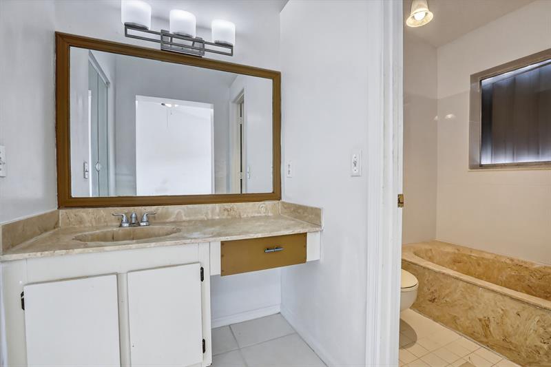 Image 22 of 41 For 2050 Discovery Cir  0