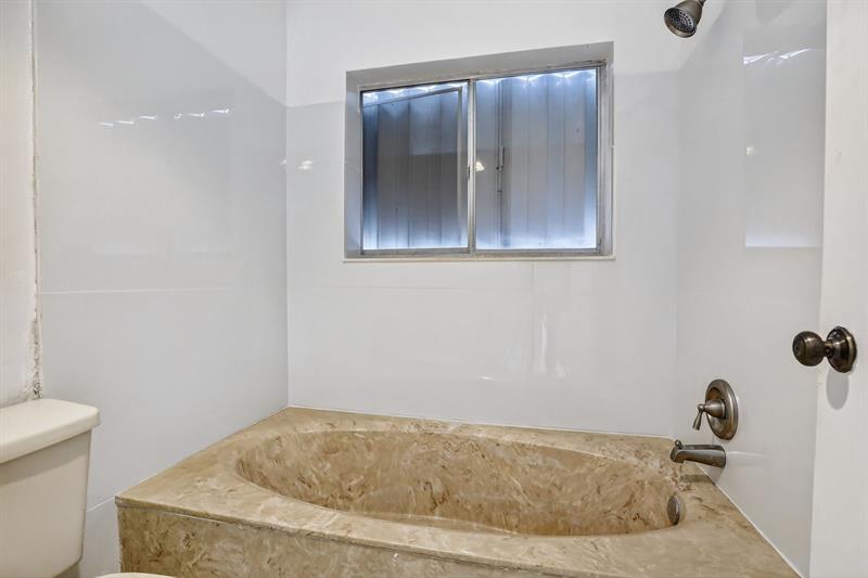 Image 24 of 41 For 2050 Discovery Cir  0