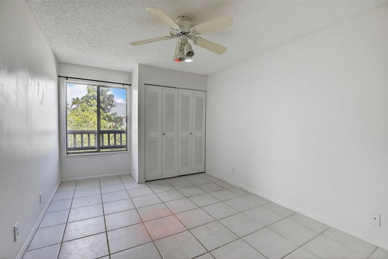 Image 27 of 41 For 2050 Discovery Cir  0