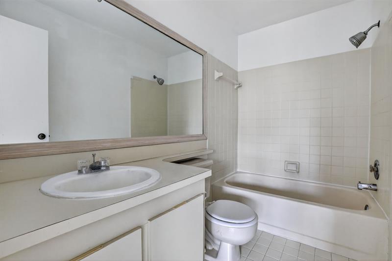 Image 30 of 41 For 2050 Discovery Cir  0